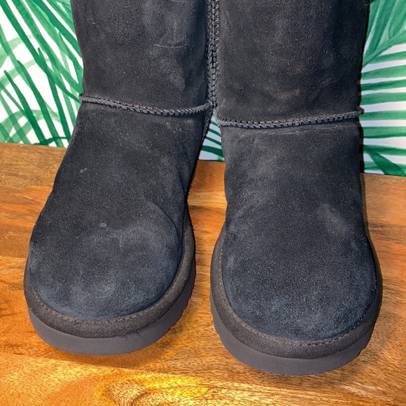 UGG 1018629 Constantine Black Short Sheepskin Boots Women’s 6 - Picture 3 of 9